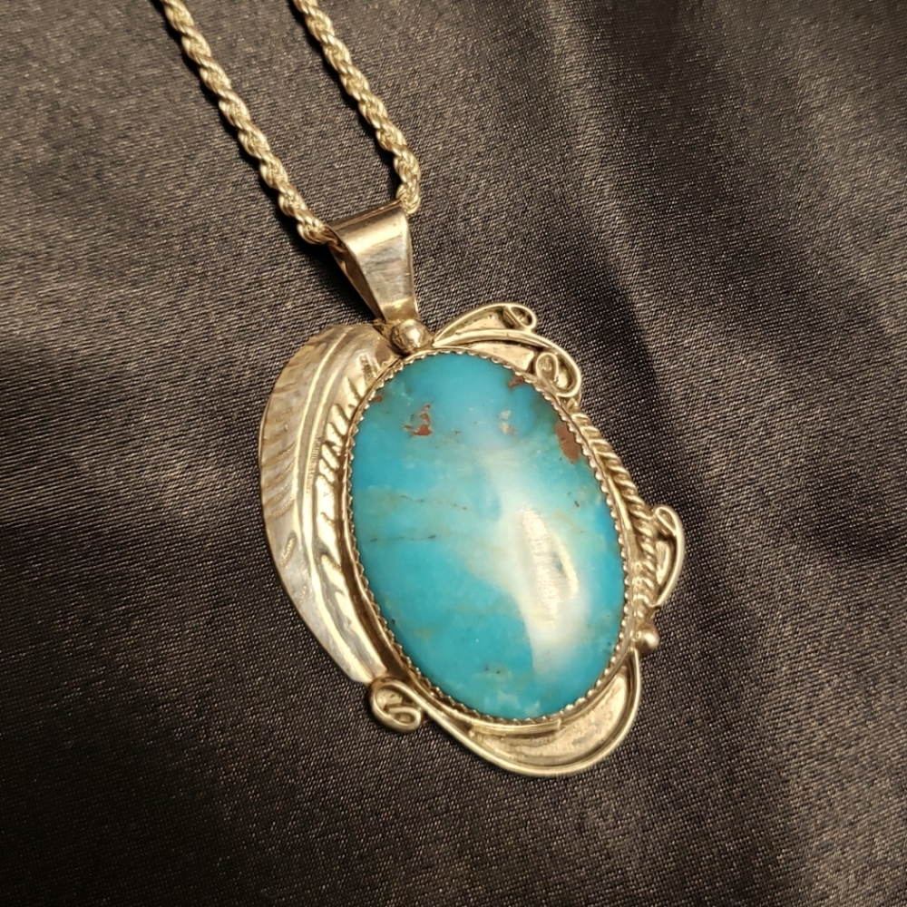 *SALE* Turquoise stone Silver design necklace, 20"